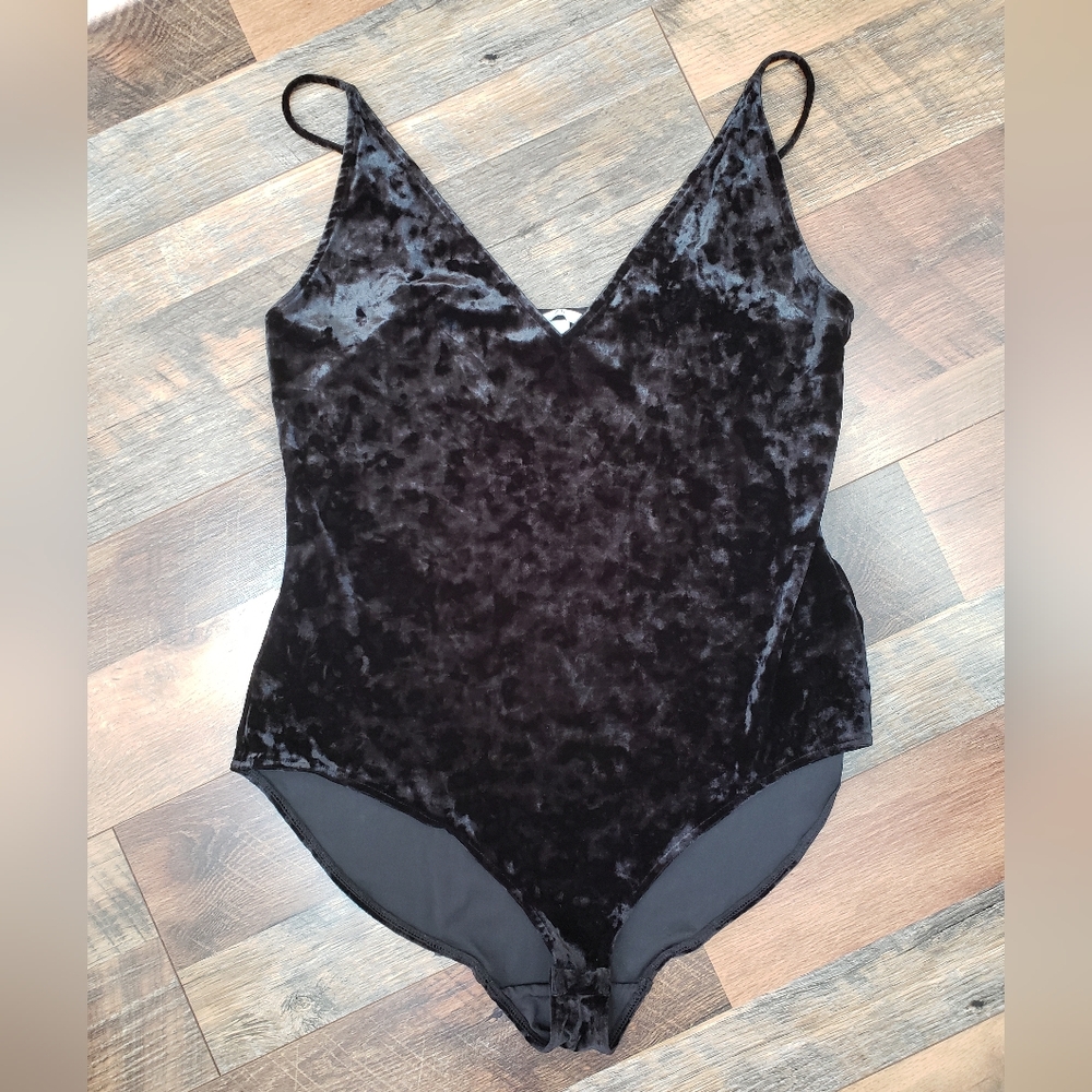 H&M Black Crushed Velvet Spaghetti Stap V-neck Bodysuit, Size Large